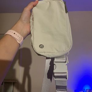 Lululemon everywhere belt bag in white opal
